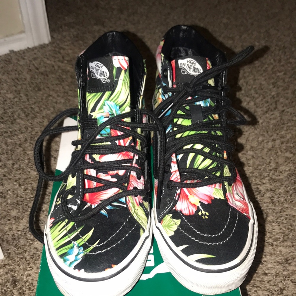 Hawaiian vans 🌸🌺🌷